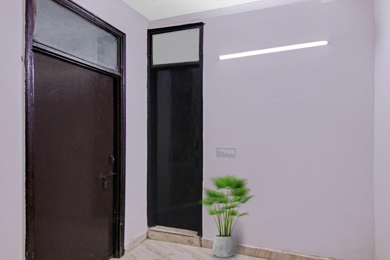 Hotel O Chaudhary Villa Нью-Дели Экстерьер фото