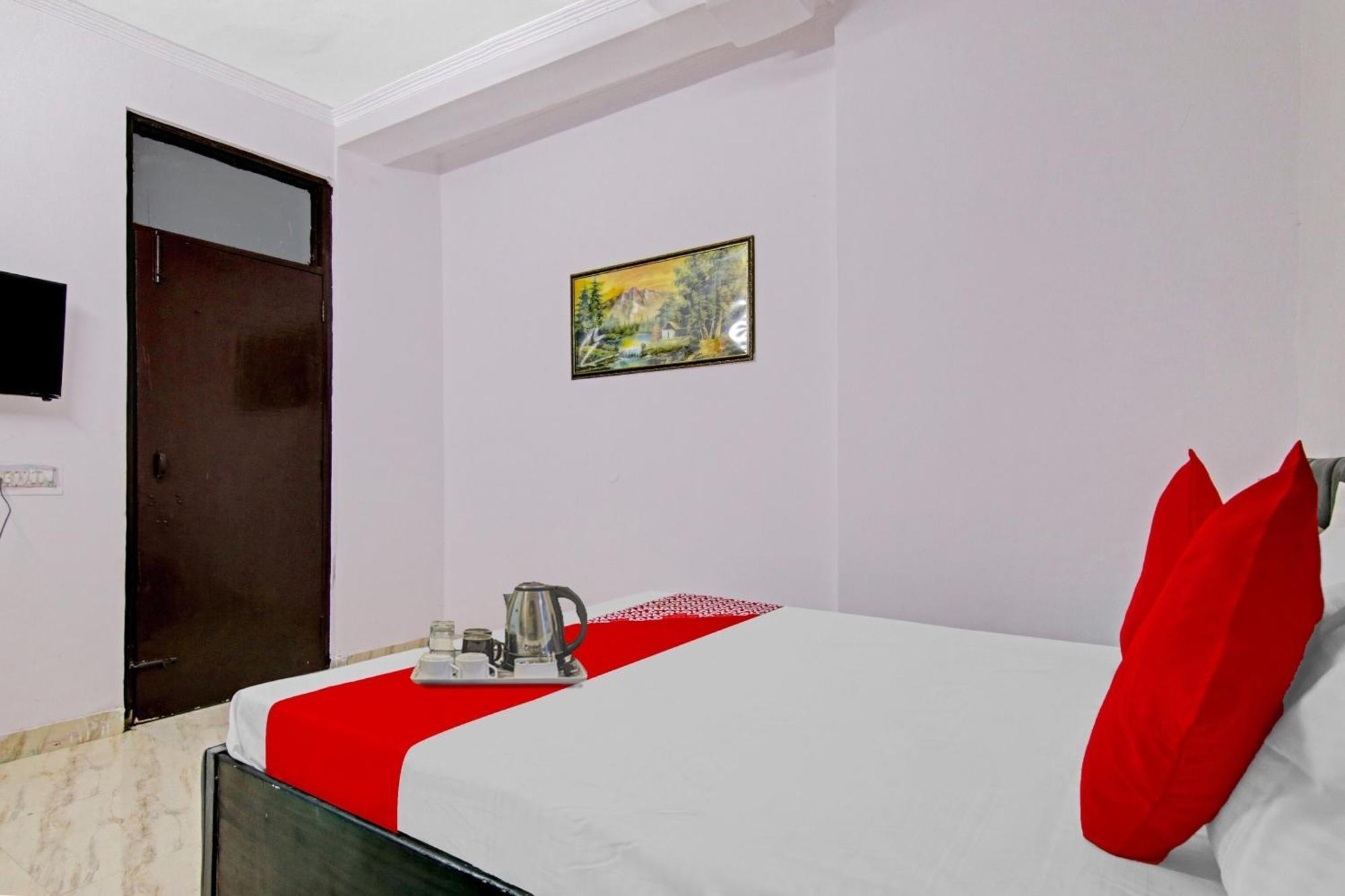 Hotel O Chaudhary Villa Нью-Дели Экстерьер фото