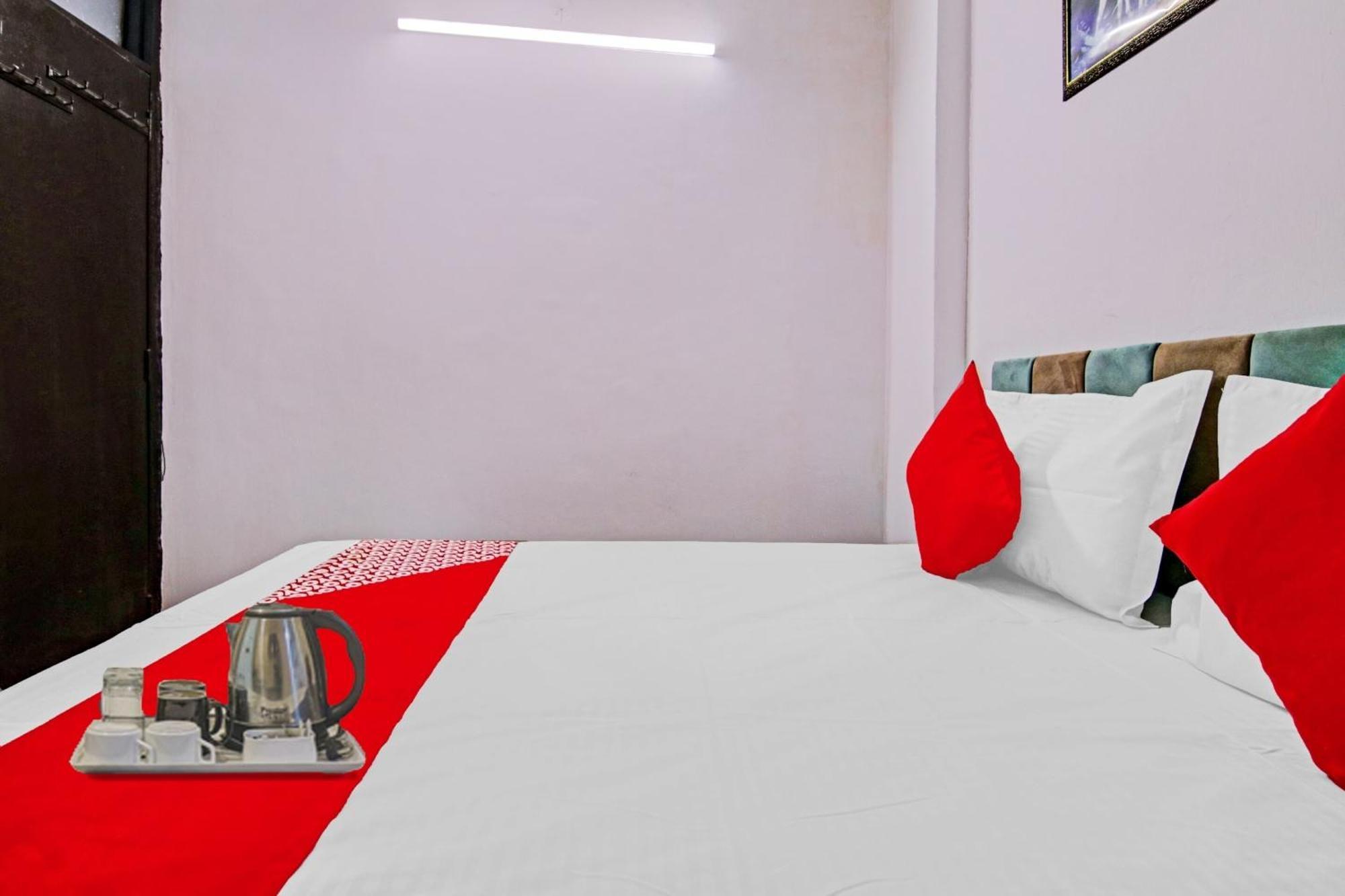Hotel O Chaudhary Villa Нью-Дели Экстерьер фото